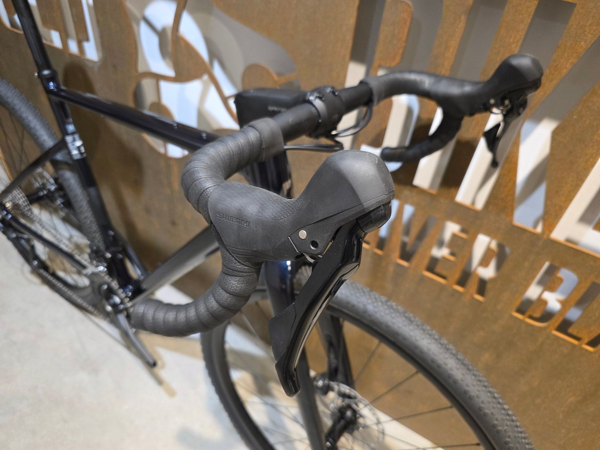 Gravel/Cyclocross von Scott, SCOTT SPEEDSTER GRAVEL 30 / COSMIC BLUE / M vor USEDBIKES - OB.DE Hintergrund