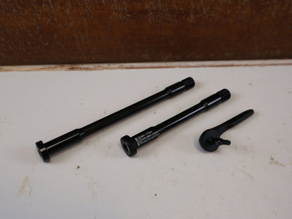Zubehör von Syncros, SCOTT STECKACHSEN SET FOIL / PLASMA 117MM & 163MM HEBEL T25 vor USEDBIKES-OB.DE Hintergrund