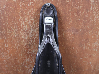 Sattel von Selle Italia, SELLE ITALIA SLR KIT CARBONIO FAHRRADSATTEL – CARBON / 131 MM vor USEDBIKES - OB.DE Hintergrund