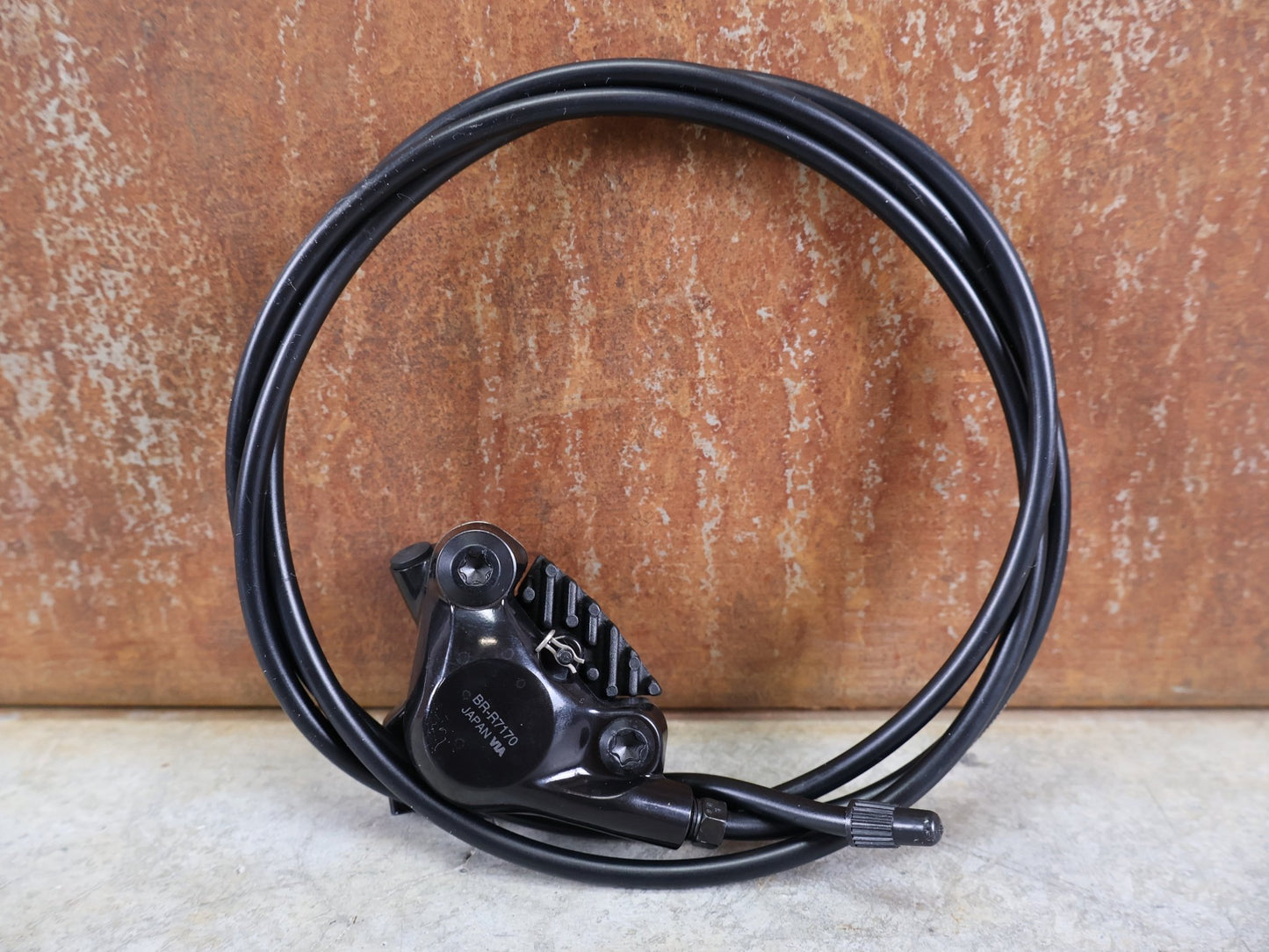 Schaltgruppen von Shimano, SHIMANO 105 DI2 R7170 / ELEKTRONISCHE SCHALTGRUPPE / 2X12 - FACH / DISC vor USEDBIKES - OB.DE Hintergrund