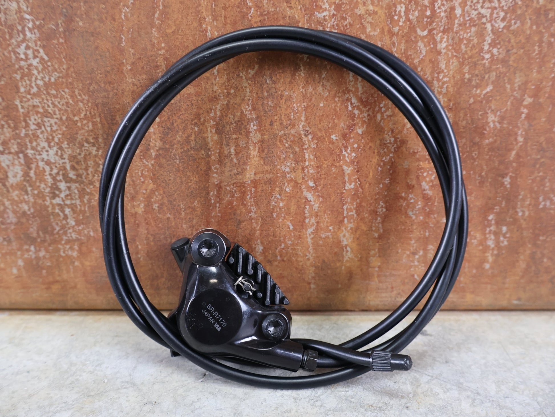 Schaltgruppen von Shimano, SHIMANO 105 DI2 R7170 / ELEKTRONISCHE SCHALTGRUPPE / 2X12 - FACH / DISC vor USEDBIKES - OB.DE Hintergrund