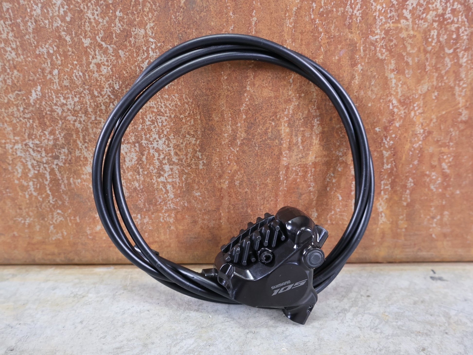 Schaltgruppen von Shimano, SHIMANO 105 DI2 R7170 / ELEKTRONISCHE SCHALTGRUPPE / 2X12 - FACH / DISC vor USEDBIKES - OB.DE Hintergrund