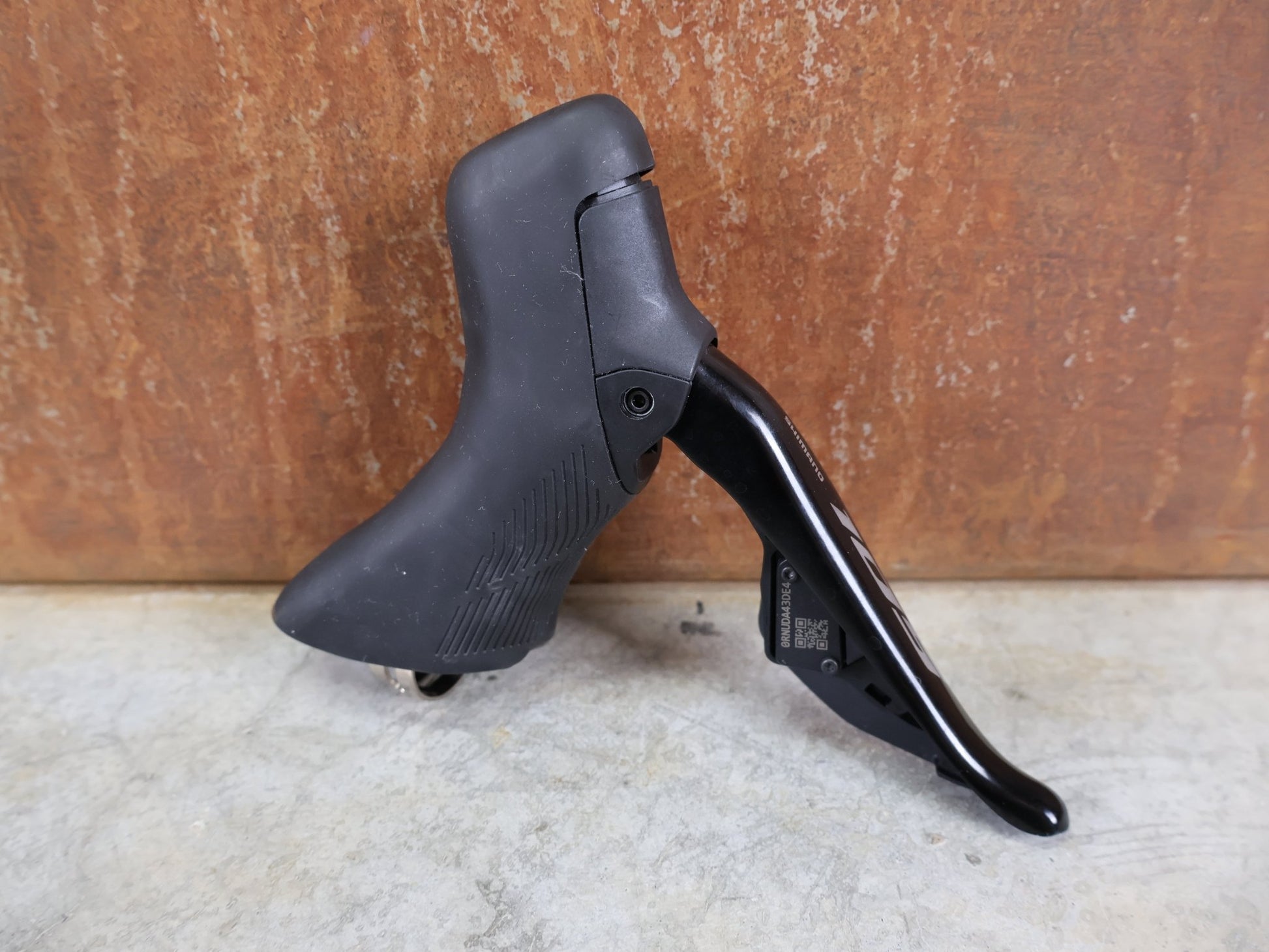 Schaltgruppen von Shimano, SHIMANO 105 DI2 R7170 / ELEKTRONISCHE SCHALTGRUPPE / 2X12 - FACH / DISC vor USEDBIKES - OB.DE Hintergrund