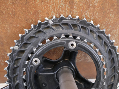 Kurbel von Shimano, SHIMANO 105 FC R7100 KURBELGARNITUR 2X12 50-34Z 175MM SCHWARZ ROAD vor USEDBIKES-OB.DE Hintergrund