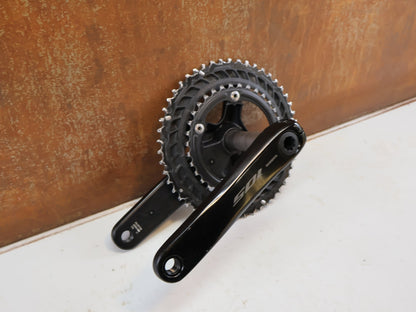 Kurbel von Shimano, SHIMANO 105 FC R7100 KURBELGARNITUR 2X12 50-34Z 175MM SCHWARZ ROAD vor USEDBIKES-OB.DE Hintergrund