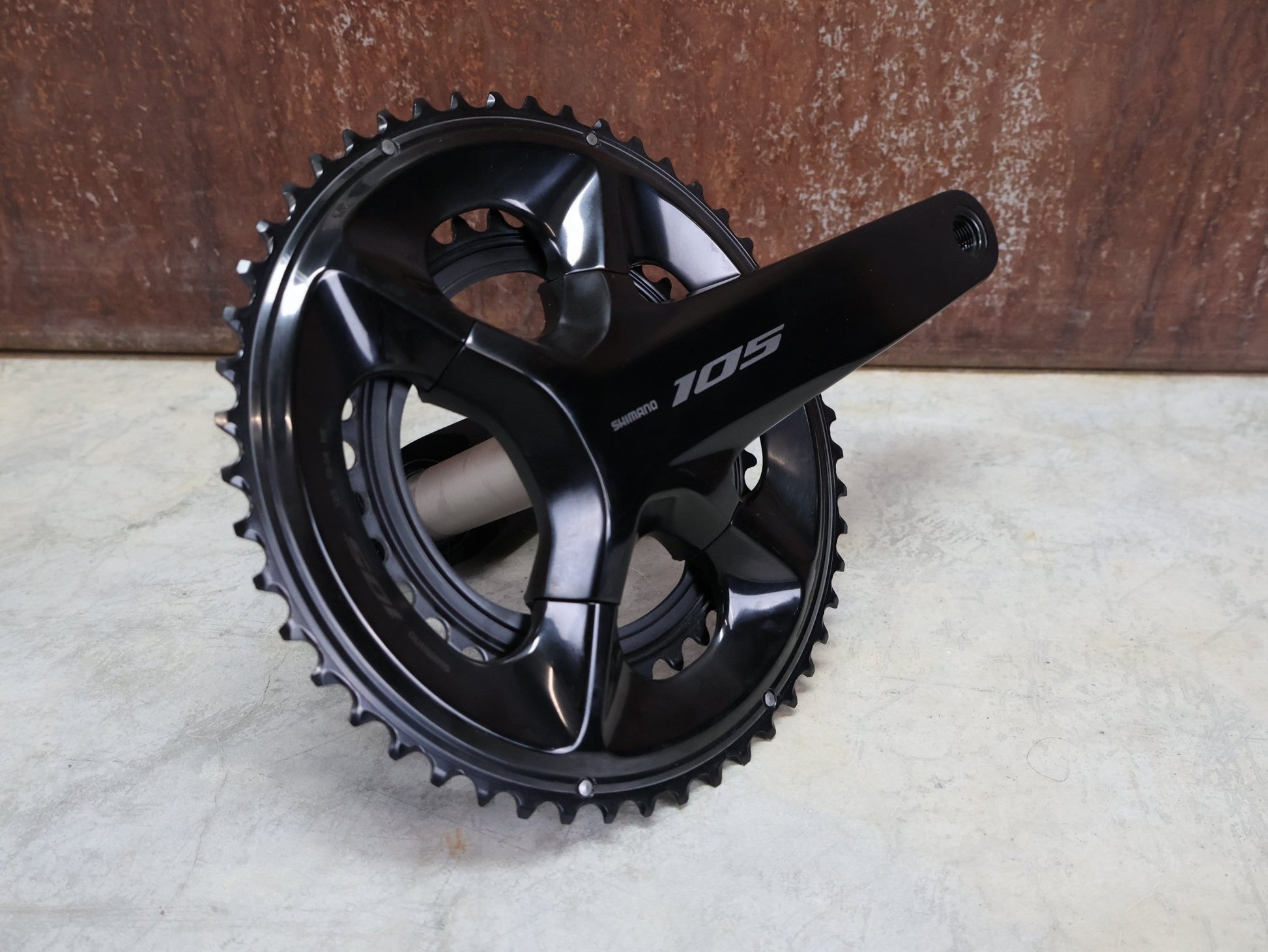 Kurbel von Shimano, SHIMANO 105 FC - R7100 KURBELGARNITUR 2X12FACH 50/34ZÄHNE 170 - 175MM vor USEDBIKES - OB.DE Hintergrund