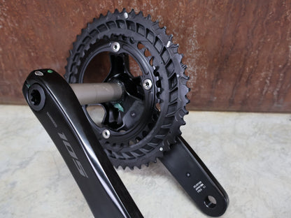 Kurbel von Shimano, SHIMANO 105 FC - R7100 KURBELGARNITUR 2X12FACH 50/34ZÄHNE 170 - 175MM vor USEDBIKES - OB.DE Hintergrund