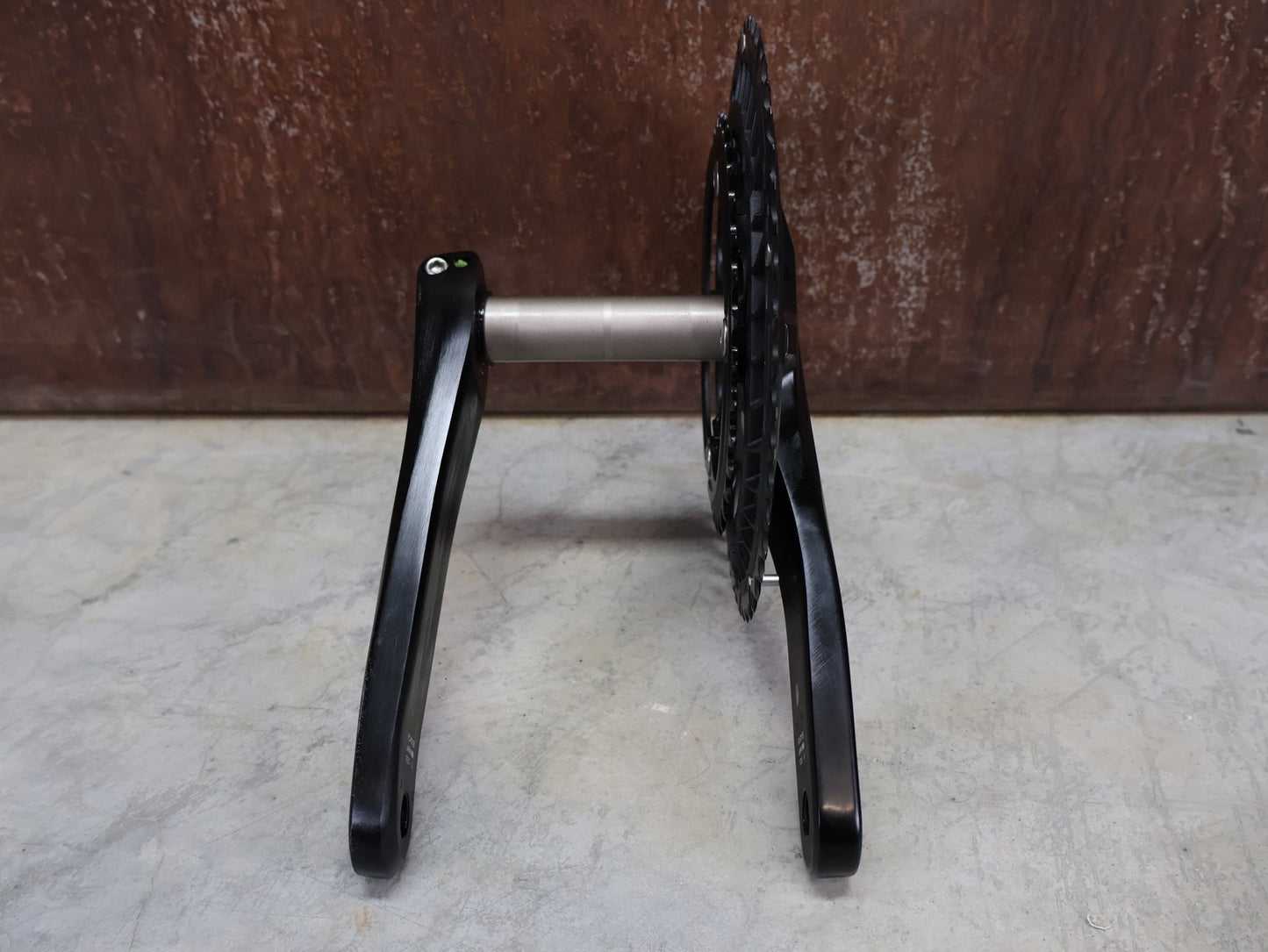 Kurbel von Shimano, SHIMANO 105 FC - R7100 KURBELGARNITUR 2X12FACH 52/36ZÄHNE 170 - 175MM vor USEDBIKES - OB.DE Hintergrund