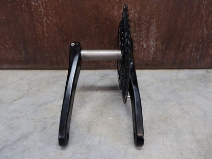 Kurbel von Shimano, SHIMANO 105 FC - R7100 KURBELGARNITUR 2X12FACH 52/36ZÄHNE 170 - 175MM vor USEDBIKES - OB.DE Hintergrund