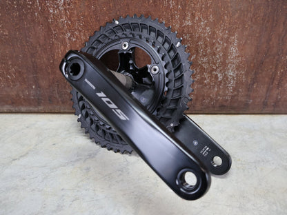 Kurbel von Shimano, SHIMANO 105 FC - R7100 KURBELGARNITUR 2X12FACH 52/36ZÄHNE 170 - 175MM vor USEDBIKES - OB.DE Hintergrund