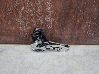 Schaltgruppen von Shimano, SHIMANO 105 R7120 / 7170 SCHALTGRUPPE 2 X 12 FACH vor USEDBIKES - OB.DE Hintergrund