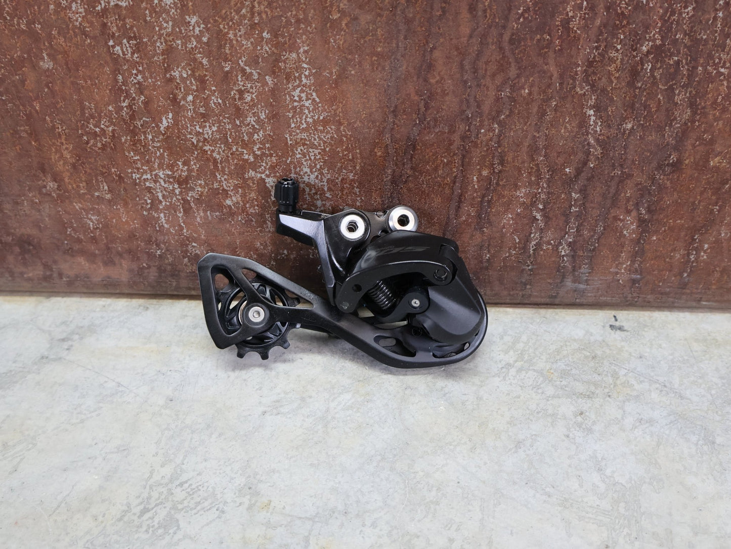 Schaltgruppen von Shimano, SHIMANO 105 R7120 / 7170 SCHALTGRUPPE 2 X 12 FACH vor USEDBIKES - OB.DE Hintergrund