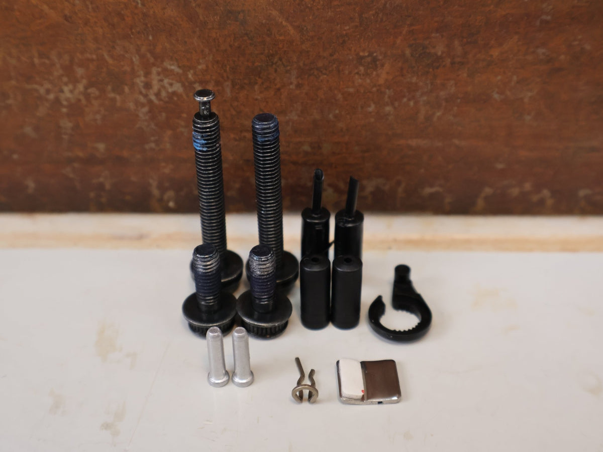 Schaltgruppen von Shimano, Shimano 105 R7120 / R7100 2x12-fach Schaltgruppe Disc Hydraulisch Set vor USEDBIKES-OB.DE Hintergrund