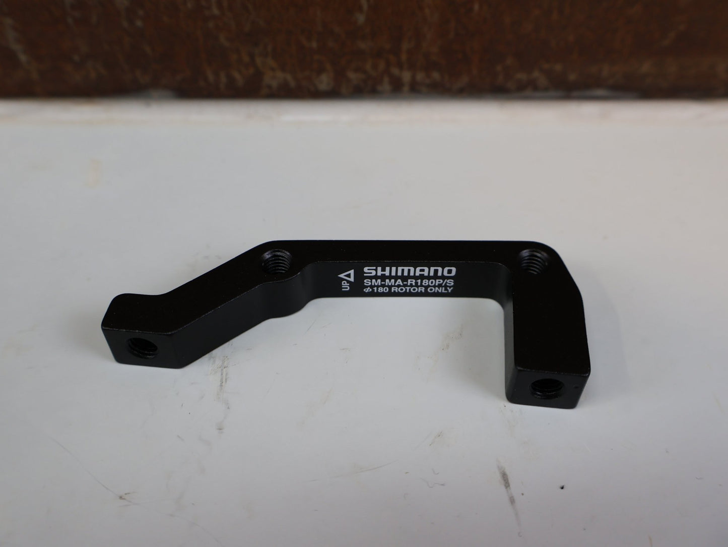 Bremsadapter von Shimano, SHIMANO ADAPTER SM-MA-R180P/S / IS 2000 RAHMEN AUF PM BREMSSATTEL / HR 180 MM vor USEDBIKES-OB.DE Hintergrund