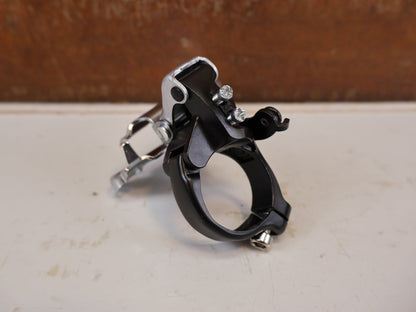 Schaltungsteile von Shimano, SHIMANO ALTUS UMWERFER FD-M313-6 3X7/8-FACH SCHELLE DUAL PULL vor USEDBIKES-OB.DE Hintergrund