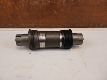 Innenlager von Shimano, SHIMANO BB-ES300 OCTALINK INNENLAGER BSA 68X118MM vor USEDBIKES-OB.DE Hintergrund