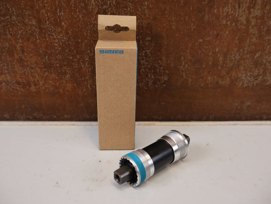 Innenlager von Shimano, SHIMANO BB-UN300-K INNENLAGER BSA 68MM / JIS 4-KANT KETTENKASTEN vor USEDBIKES-OB.DE Hintergrund