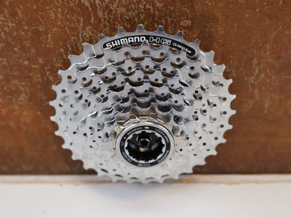 Kassette & Zahnkränze von Shimano, SHIMANO CS-HG51-8 KASSETTE / 8-FACH ALIVIO MTB TREKKING HYPERGLIDE vor USEDBIKES-OB.DE Hintergrund