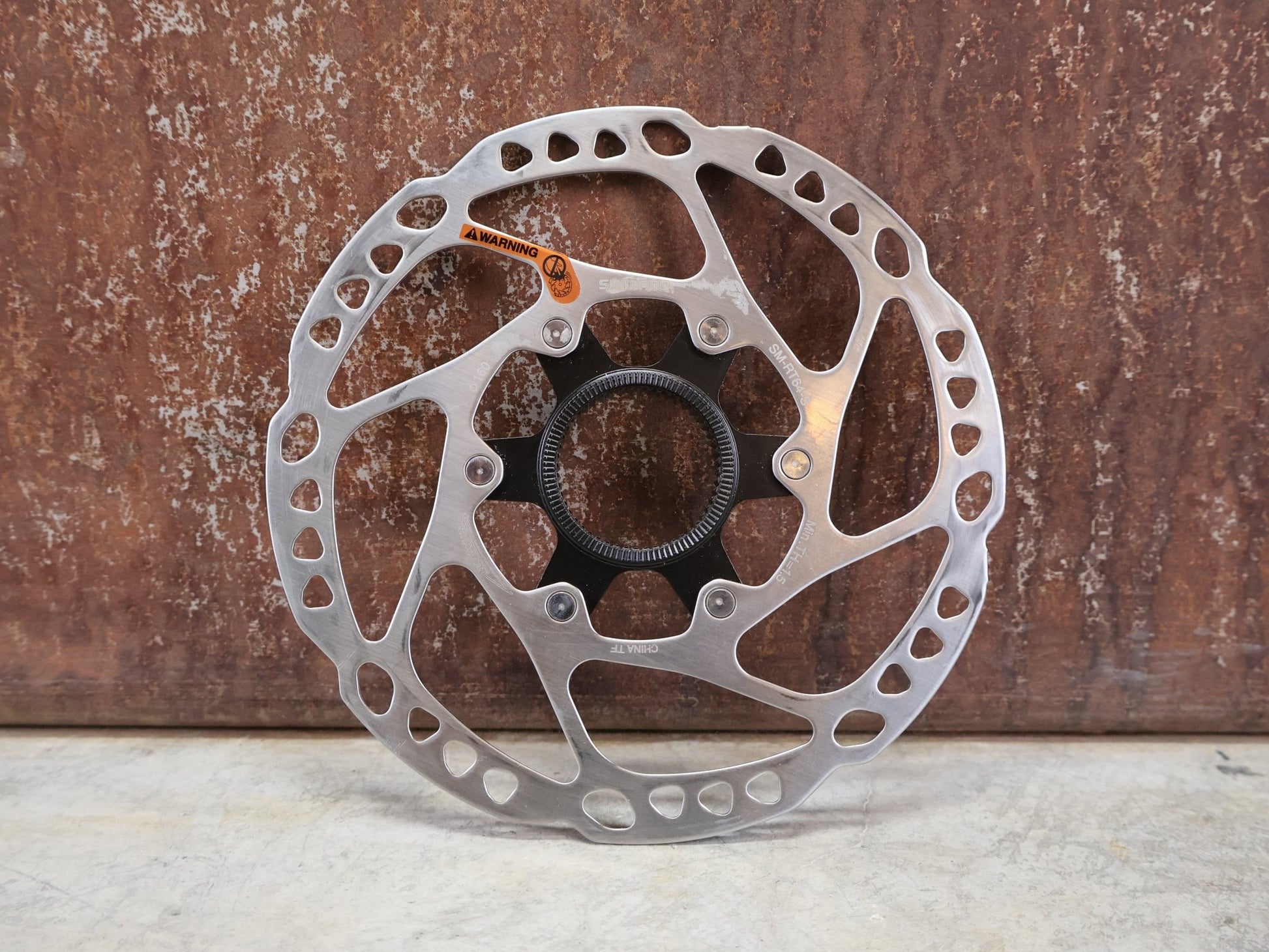 Bremsscheibe von Shimano, SHIMANO DEORE / 105 BREMSSCHEIBE SM - RT64 CENTERLOCK 160MM vor USEDBIKES - OB.DE Hintergrund