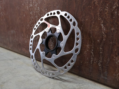 Bremsscheibe von Shimano, SHIMANO DEORE / 105 BREMSSCHEIBE SM - RT64 CENTERLOCK 160MM vor USEDBIKES - OB.DE Hintergrund