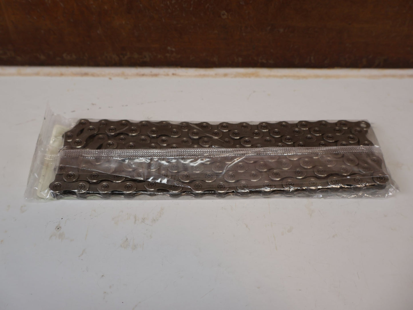 Kette von Shimano, SHIMANO DEORE XT CN-HG95 KETTE / 10-FACH 116 GLIEDER DYNA-SYS HG-X vor USEDBIKES-OB.DE Hintergrund