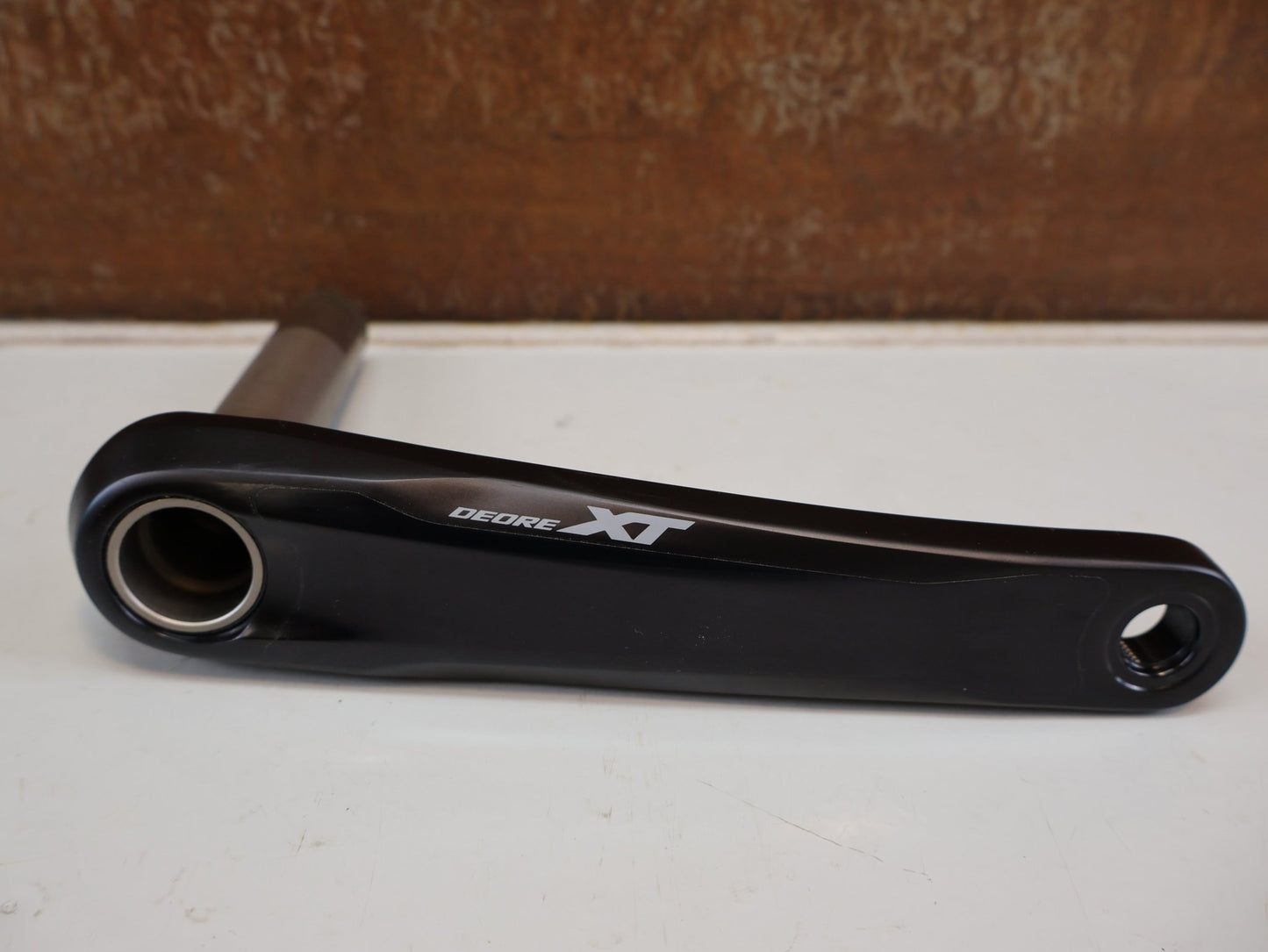 Kurbel von Shimano, SHIMANO DEORE XT FC-M8120-1 / MTB BOOST KURBEL / 1X12 FACH / 175 MM vor USEDBIKES-OB.DE Hintergrund