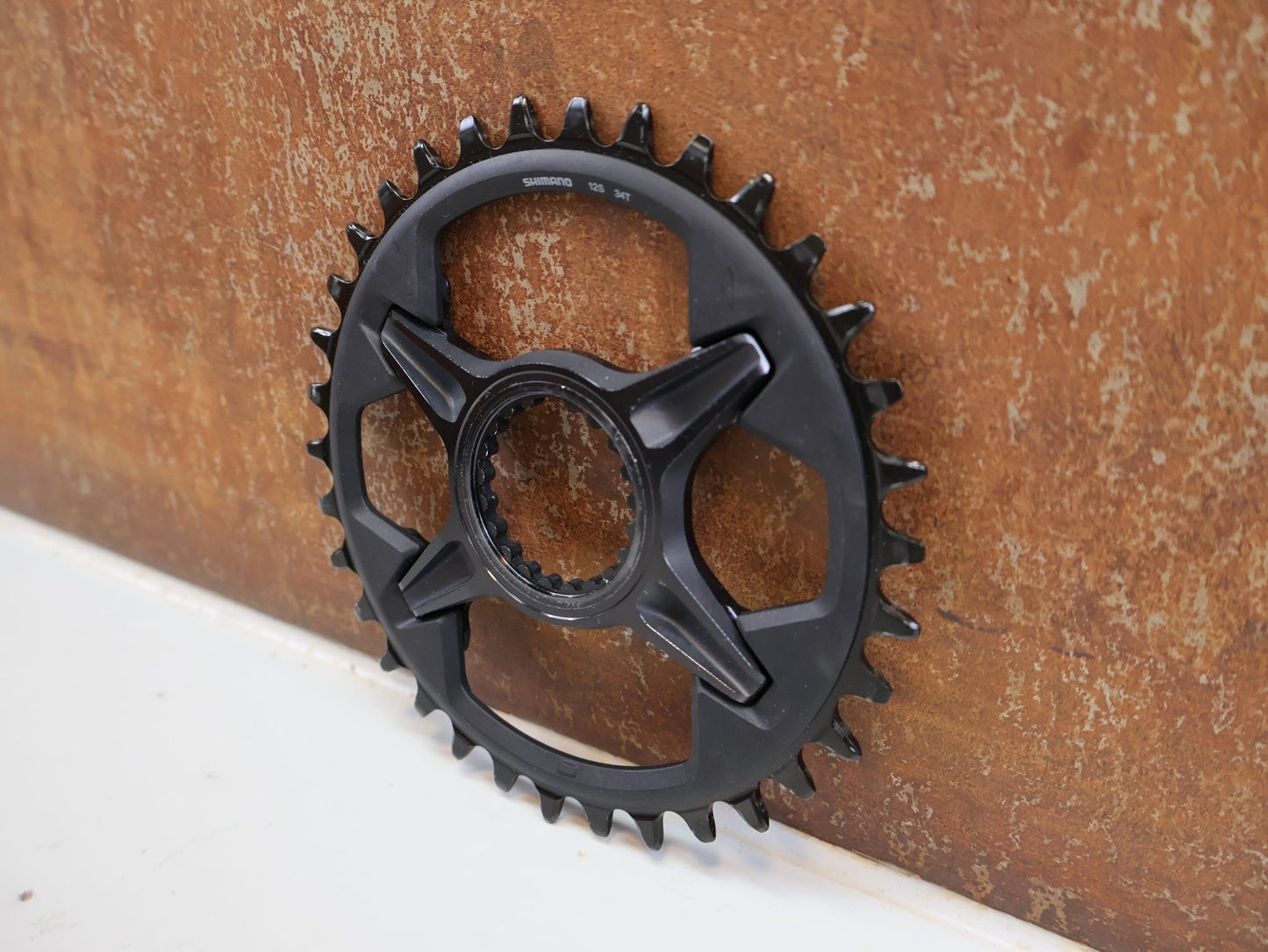 Kettenblatt von Shimano, SHIMANO DEORE XT KETTENBLATT SM-CRM85 / 34 ZÄHNE / 1X12-FACH / DIRECT MOUNT / FC-M8100-1/ M8130-1 vor USEDBIKES-OB.DE Hintergrund