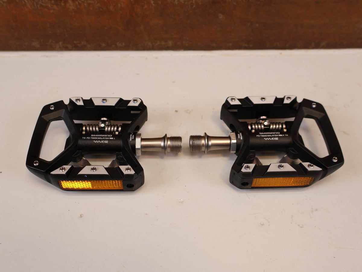 Pedale von Shimano, SHIMANO DEORE XT PD T8000 TREKKING SPD PEDALE vor USEDBIKES-OB.DE Hintergrund