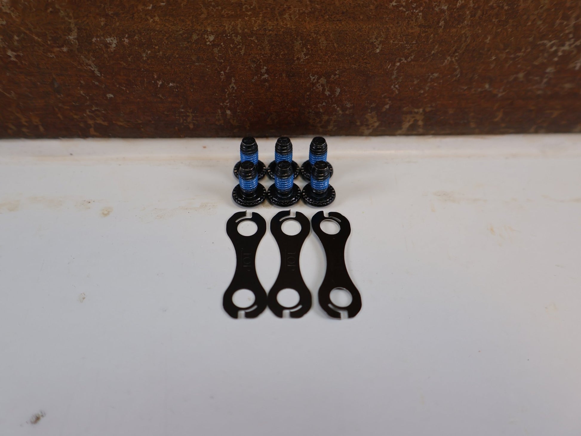 Bremsscheibe von Shimano, SHIMANO DEORE XT SM - RT86 BREMSSCHEIBE / 6 - LOCH / 203MM / ICE - TECH / ESMRT86L2 vor USEDBIKES - OB.DE Hintergrund
