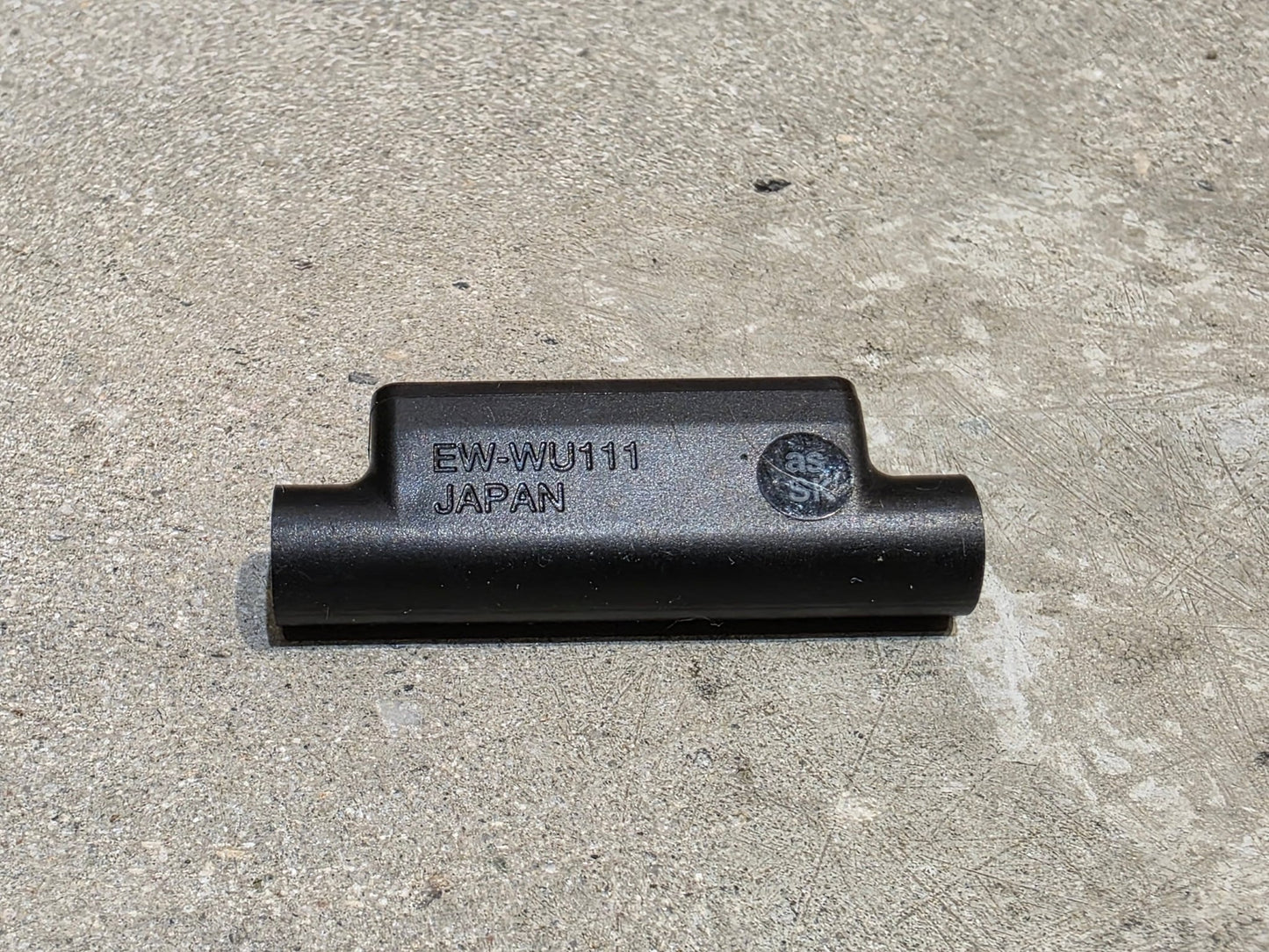 Di2 Weiche von Shimano, SHIMANO DI2 EW - WU111 ANT+ & BLOOTOOTH SENDER + EW - SD50 150MM vor USEDBIKES - OB.DE Hintergrund