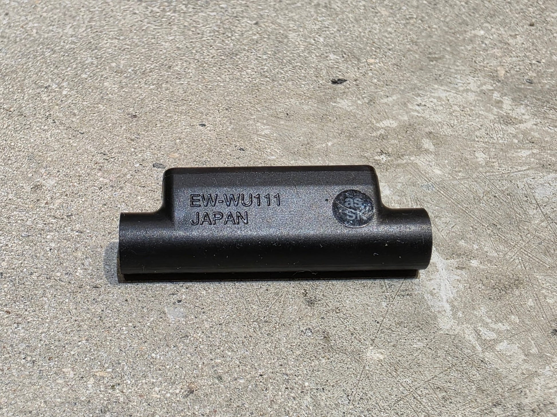 Di2 Weiche von Shimano, SHIMANO DI2 EW - WU111 ANT+ & BLOOTOOTH SENDER + EW - SD50 150MM vor USEDBIKES - OB.DE Hintergrund