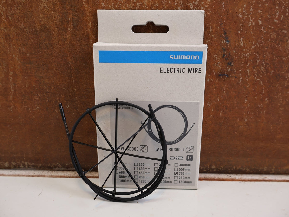 Di2 Kabel von Shimano, SHIMANO DI2 STROMKABEL EW SD300 I 750MM INNENVERLEGUNG vor USEDBIKES-OB.DE Hintergrund