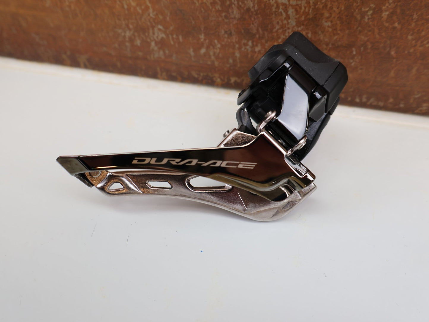 Schaltgruppen von Sram, SHIMANO DURA - ACE 9270 DI2 SCHALTGRUPPE / 2X12 - FACH / HYDRAULISCH / SEMI - WIRELESS vor USEDBIKES - OB.DE Hintergrund
