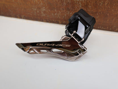 Schaltgruppen von Sram, SHIMANO DURA - ACE 9270 DI2 SCHALTGRUPPE / 2X12 - FACH / HYDRAULISCH / SEMI - WIRELESS vor USEDBIKES - OB.DE Hintergrund