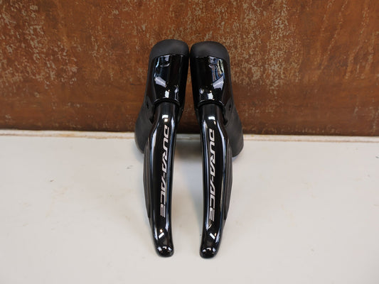 Schaltgruppen von Sram, SHIMANO DURA-ACE 9270 DI2 SCHALTGRUPPE / 2X12-FACH / HYDRAULISCH / SEMI-WIRELESS vor USEDBIKES-OB.DE Hintergrund