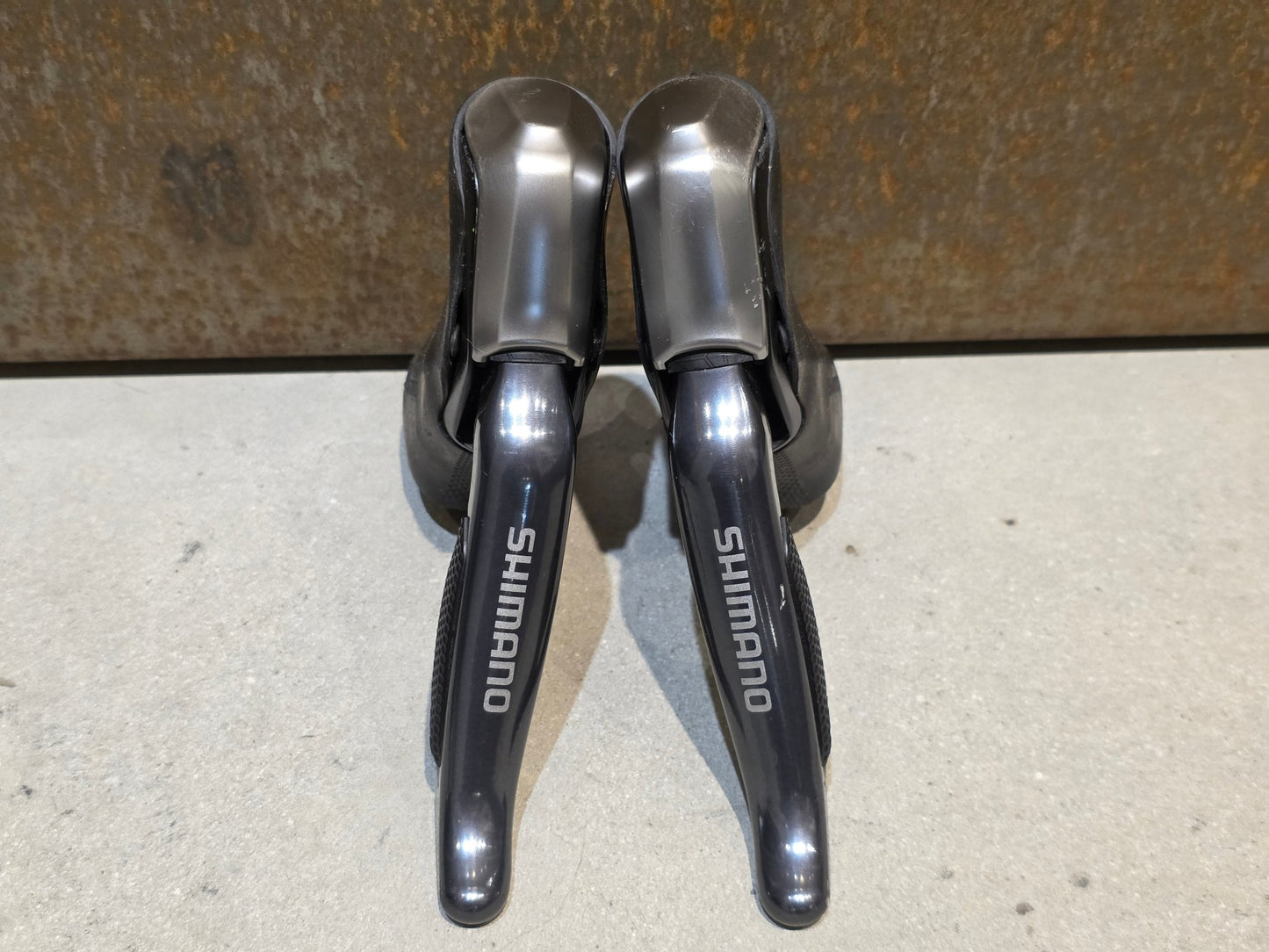 Schaltgruppen von Shimano, SHIMANO DURA ACE DI2 9070 SCHALTGRUPPE FD / RD / SHIFTER / DISC 2 X 11 FACH in variant_title vor USEDBIKES - OB.DE Hintergrund