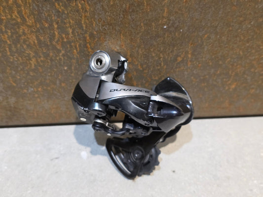 Schaltgruppen von Shimano, SHIMANO DURA ACE DI2 9070 SCHALTGRUPPE FD / RD / SHIFTER / DISC 2 X 11 FACH in variant_title vor USEDBIKES - OB.DE Hintergrund