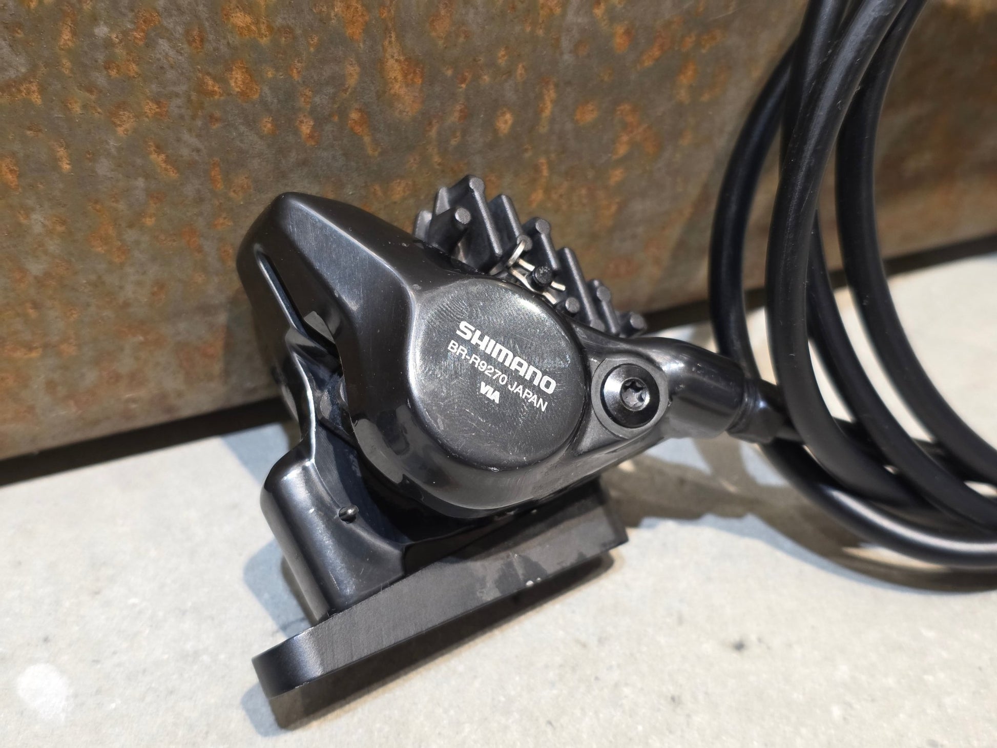 Schaltgruppen von Shimano, SHIMANO DURA ACE DI2 9270 SCHALTGRUPPE 2X12 FACH vor USEDBIKES - OB.DE Hintergrund