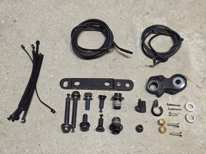 Schaltgruppen von Shimano, SHIMANO DURA ACE DI2 9270 SCHALTGRUPPE 2X12 FACH vor USEDBIKES - OB.DE Hintergrund