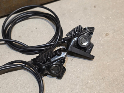 Schaltgruppen von Shimano, SHIMANO DURA ACE DI2 9270 SCHALTGRUPPE 2X12 FACH vor USEDBIKES - OB.DE Hintergrund