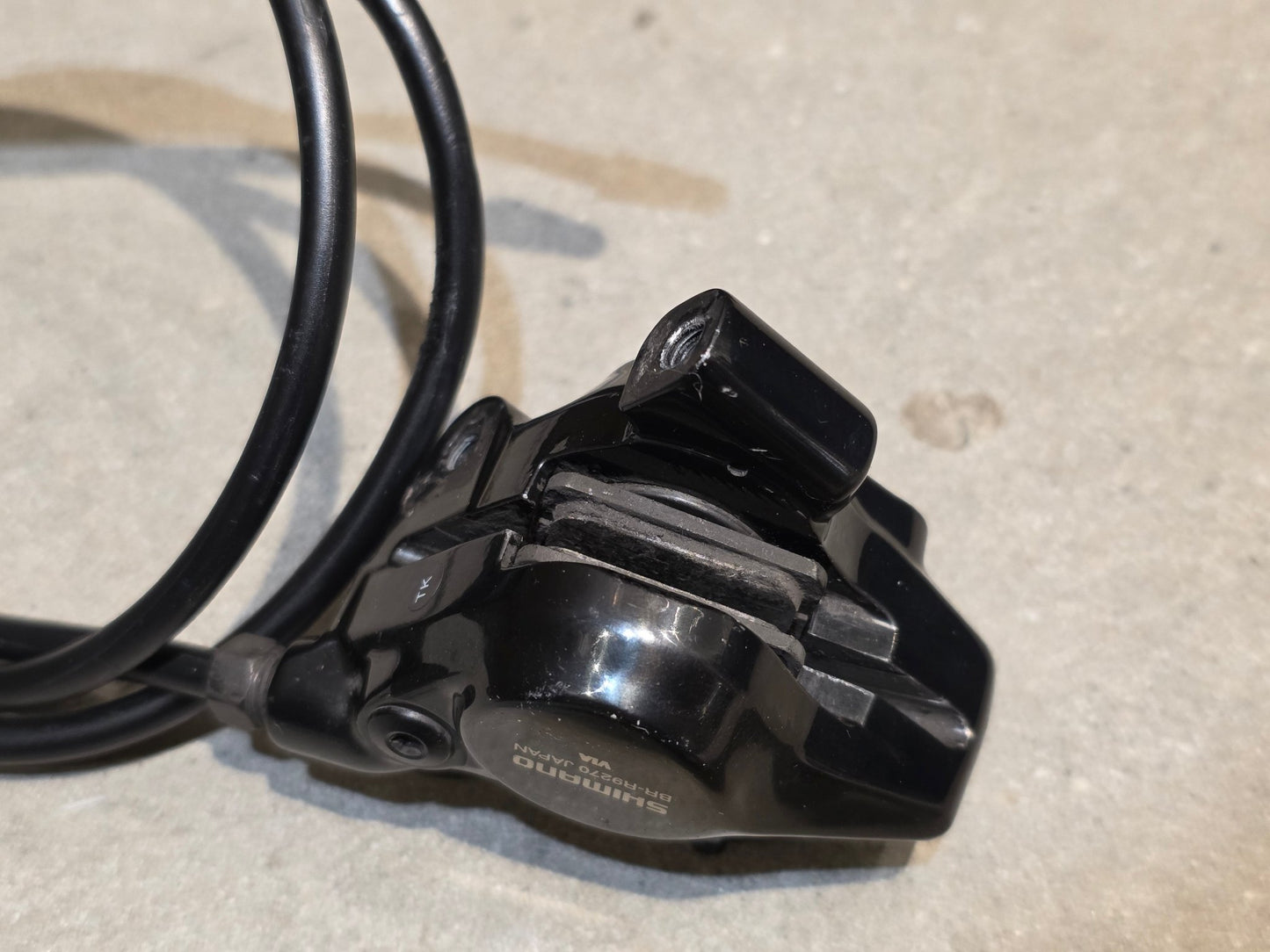 Schaltgruppen von Shimano, SHIMANO DURA ACE DI2 9270 SCHALTGRUPPE 2X12 FACH vor USEDBIKES - OB.DE Hintergrund