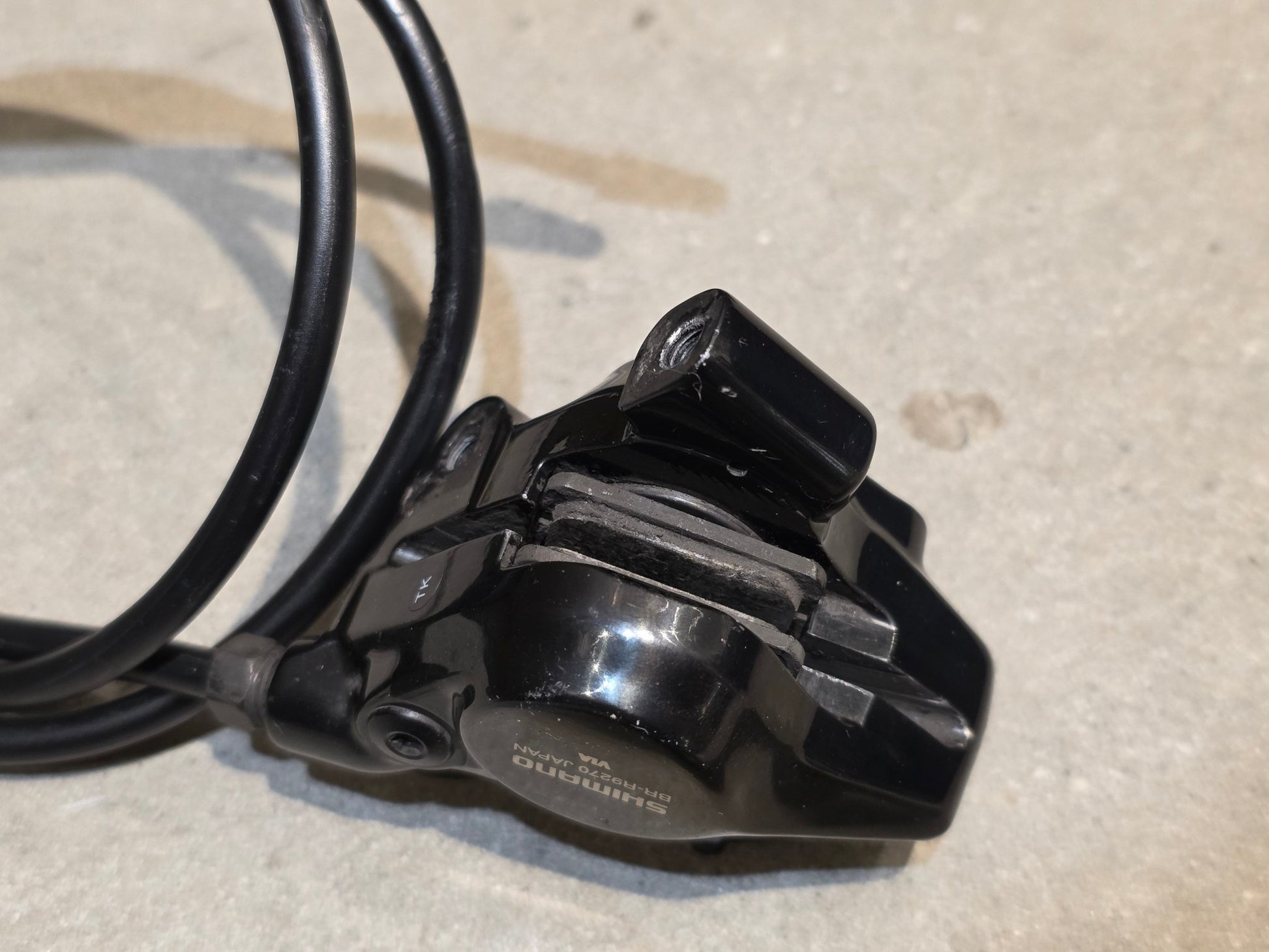 Schaltgruppen von Shimano, SHIMANO DURA ACE DI2 9270 SCHALTGRUPPE 2X12 FACH vor USEDBIKES - OB.DE Hintergrund