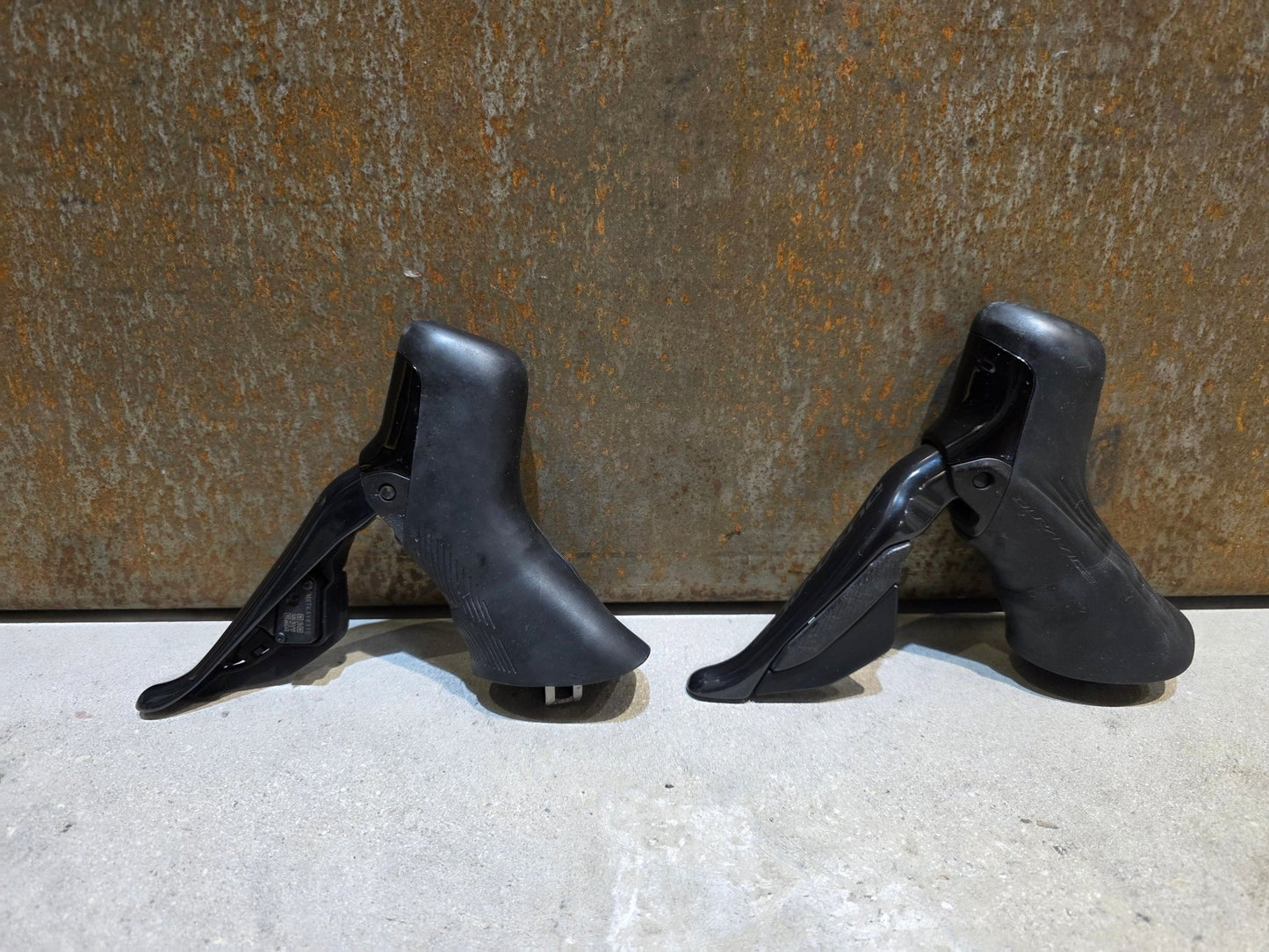 Schaltgruppen von Sram, SHIMANO DURA ACE DI2 9270 SCHALTGRUPPE 2X12 FACH vor USEDBIKES - OB.DE Hintergrund
