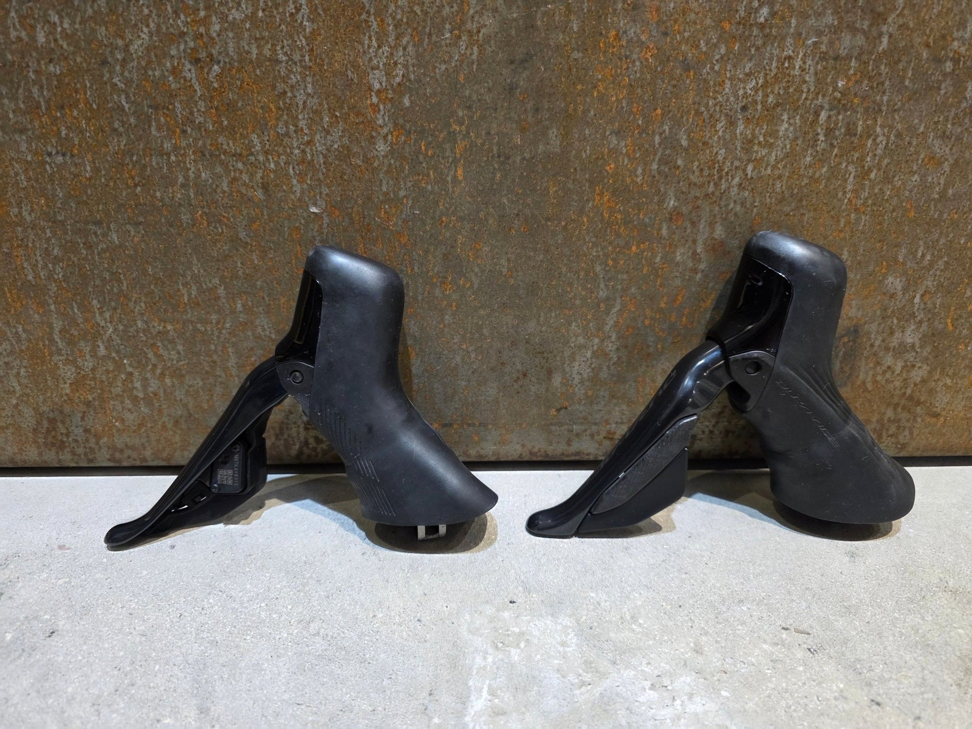 Schaltgruppen von Sram, SHIMANO DURA ACE DI2 9270 SCHALTGRUPPE 2X12 FACH vor USEDBIKES - OB.DE Hintergrund