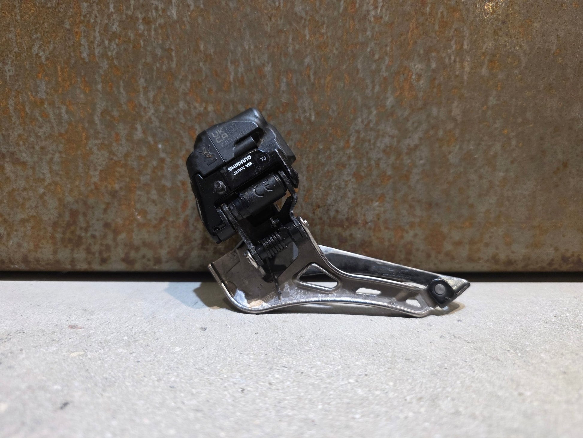 Schaltgruppen von Sram, SHIMANO DURA ACE DI2 9270 SCHALTGRUPPE 2X12 FACH vor USEDBIKES - OB.DE Hintergrund