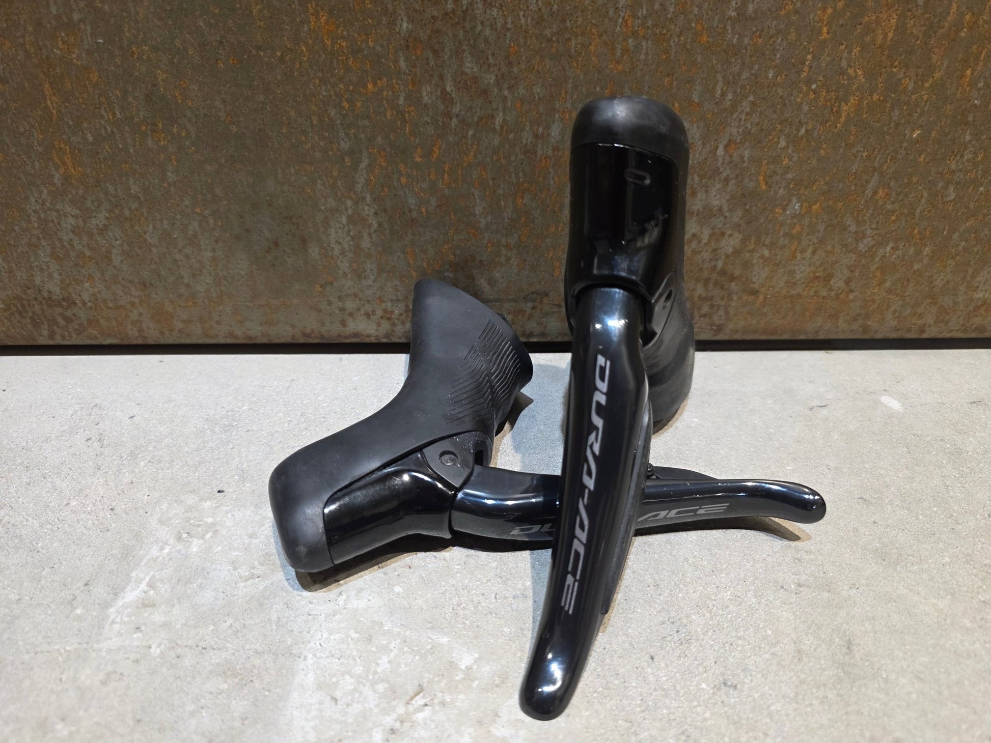 Schaltgruppen von Sram, SHIMANO DURA ACE DI2 9270 SCHALTGRUPPE 2X12 FACH vor USEDBIKES - OB.DE Hintergrund