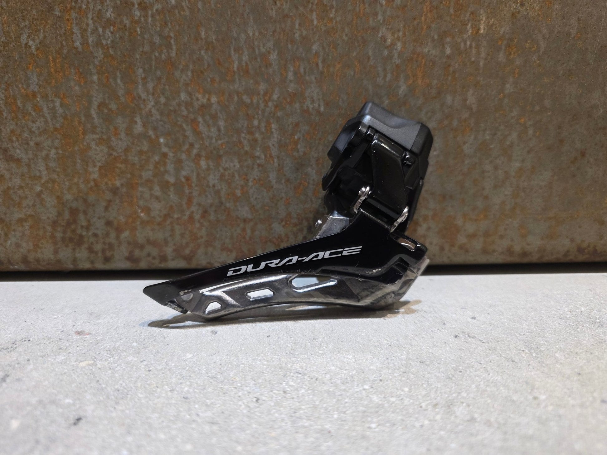 Schaltgruppen von Sram, SHIMANO DURA ACE DI2 9270 SCHALTGRUPPE 2X12 FACH vor USEDBIKES - OB.DE Hintergrund