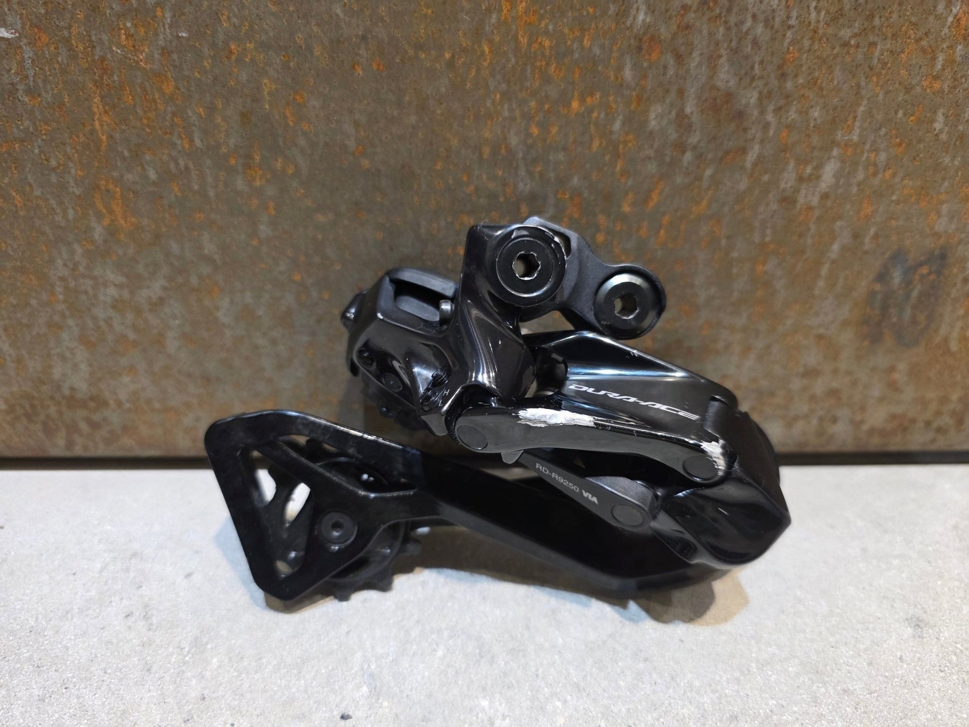 Schaltgruppen von Sram, SHIMANO DURA ACE DI2 9270 SCHALTGRUPPE 2X12 FACH vor USEDBIKES - OB.DE Hintergrund