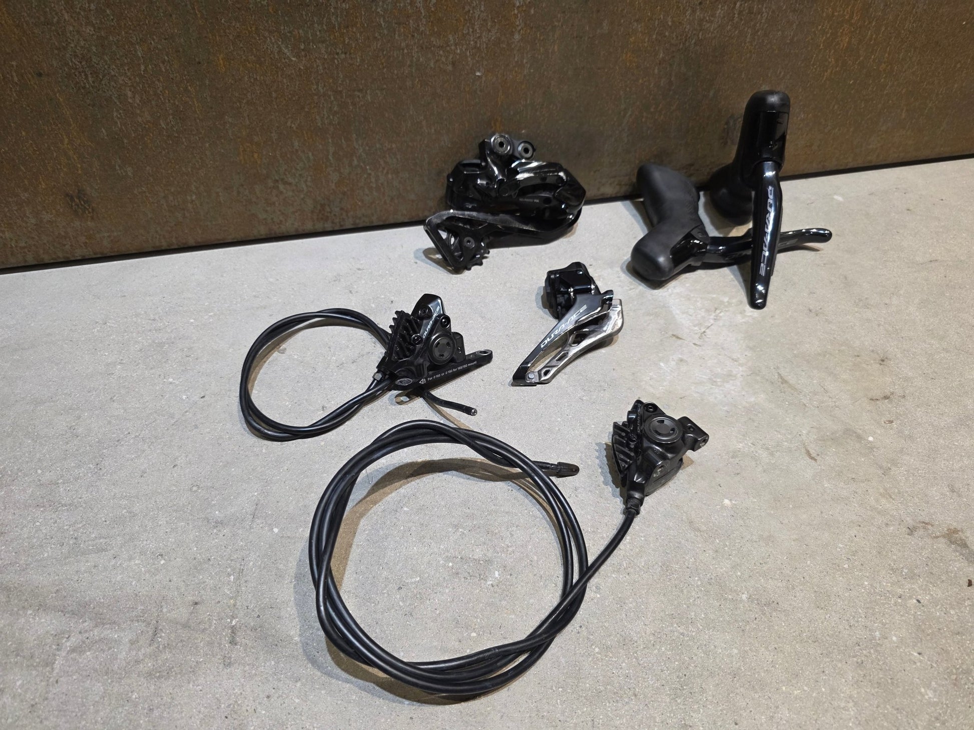 Schaltgruppen von Sram, SHIMANO DURA ACE DI2 9270 SCHALTGRUPPE 2X12 FACH vor USEDBIKES - OB.DE Hintergrund