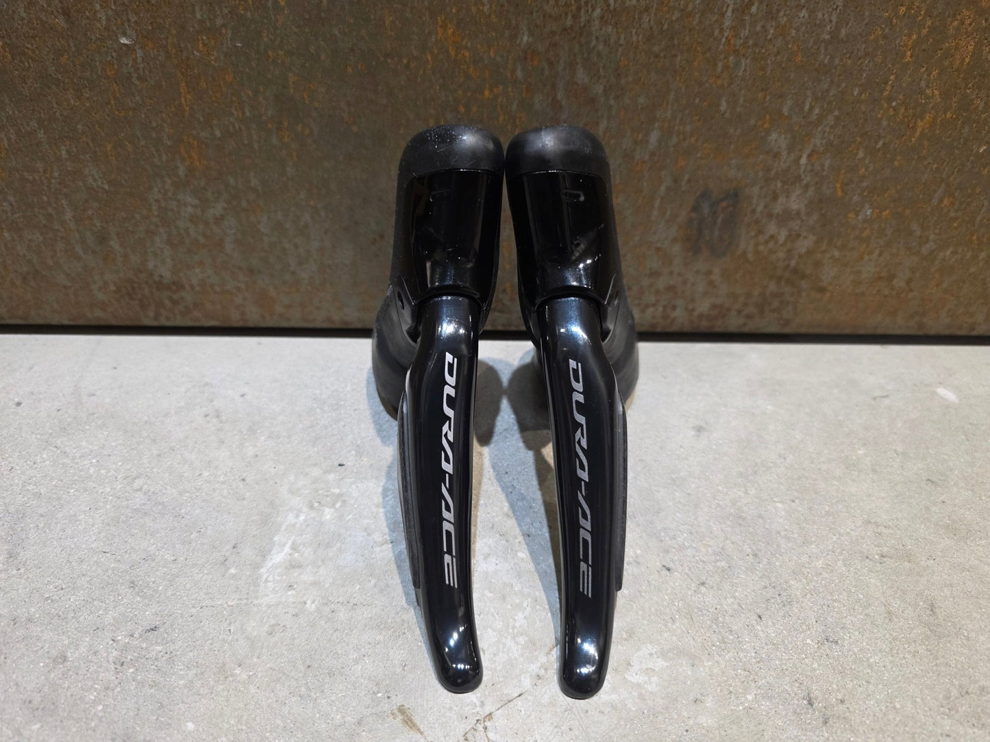 Schaltgruppen von Sram, SHIMANO DURA ACE DI2 9270 SCHALTGRUPPE 2X12 FACH vor USEDBIKES - OB.DE Hintergrund